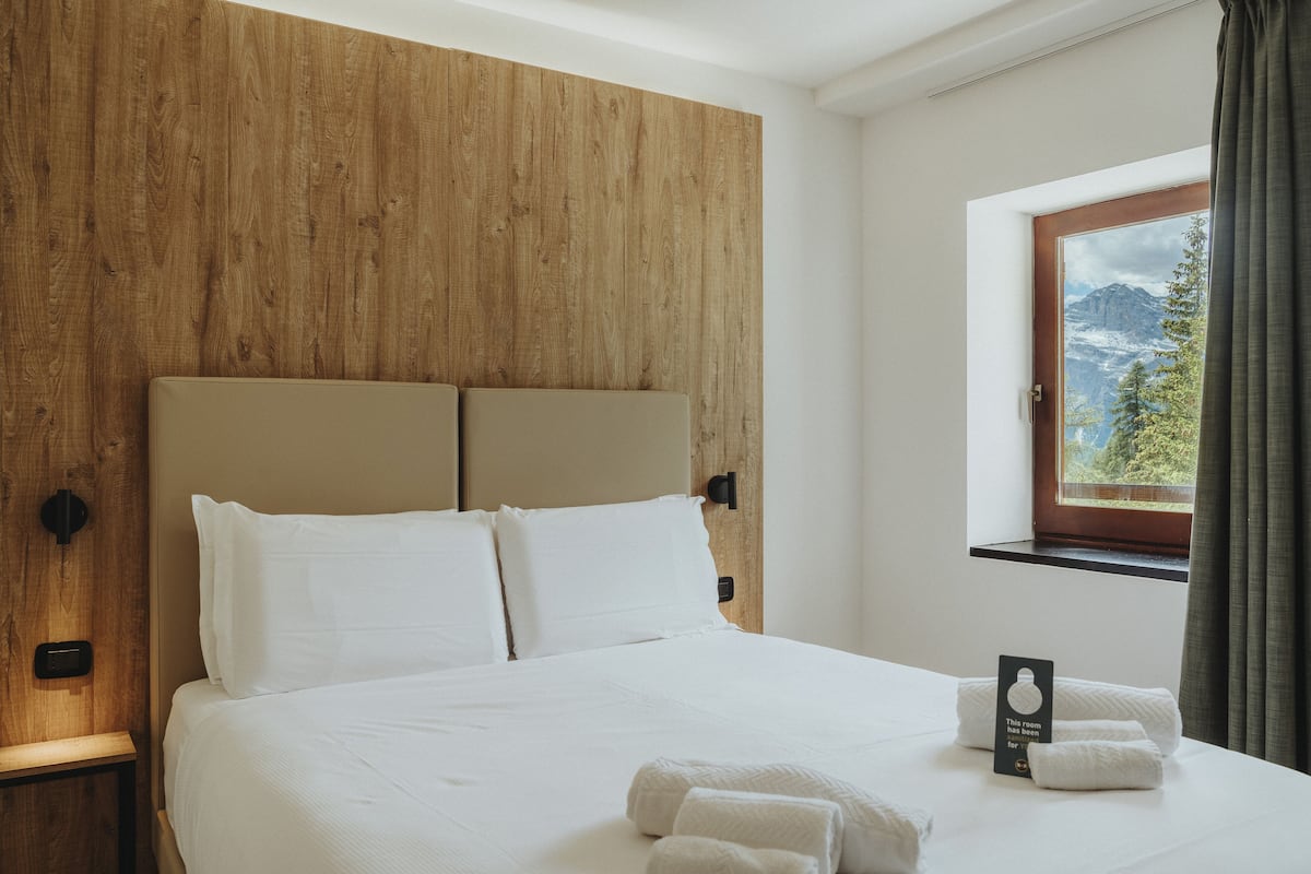 Standard Double Room, Non Smoking | Hypo-allergenic bedding, memory foam beds, in-room safe