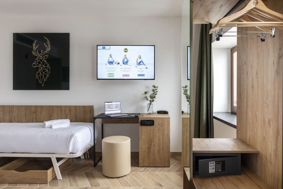 Hypo-allergenic bedding, memory foam beds, in-room safe