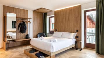 Standard Quadruple Room, Non Smoking, Mountain View | Hypo-allergenic bedding, memory-foam beds, in-room safe