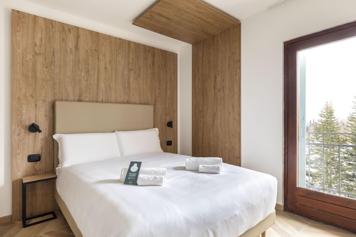 Kamar Single Superior | Seprai antialergi, busa memori, brankas, dan didekorasi berbeda-beda