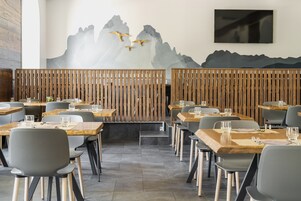 Se ofrece un desayuno bufé (12 EUR por persona)