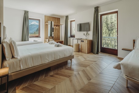 Hypo-allergenic bedding, memory foam beds, in-room safe