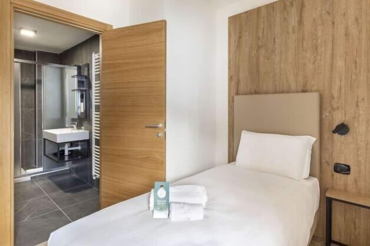 Allergikerbettwaren, Betten mit Memory-Foam-Matratzen, Zimmersafe