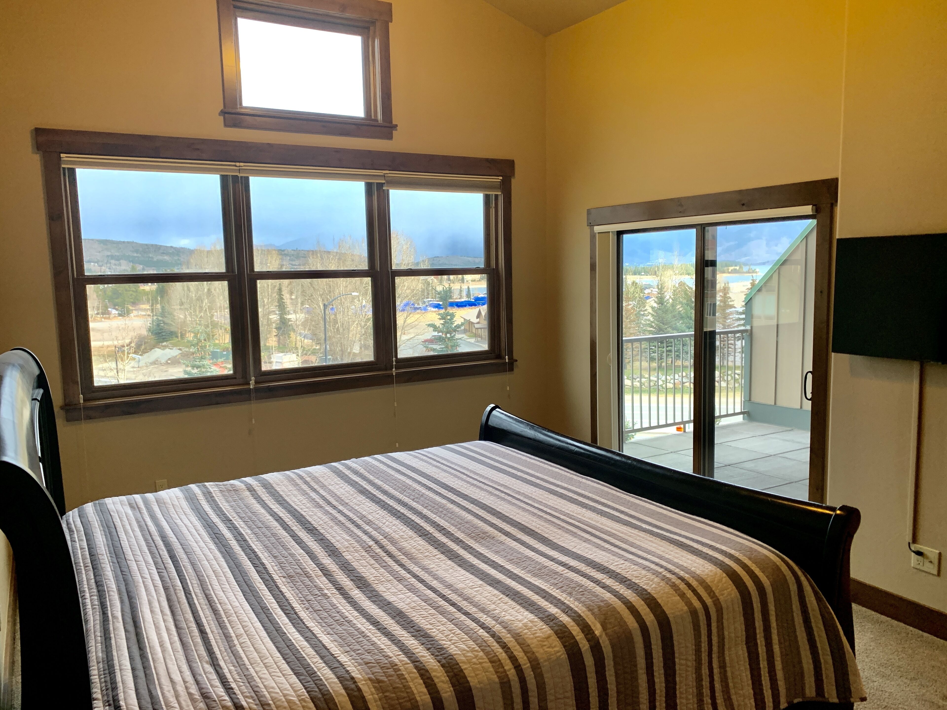 3 BR, Two blocks from Main St and Frisco Marina. Nearby World Class Ski Resorts