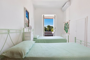 2 chambres, fer et planche à repasser, accès Internet, draps fournis