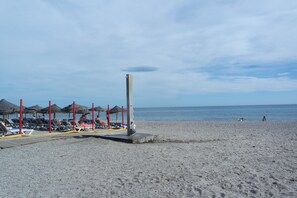 Beach nearby, sun-loungers, beach towels