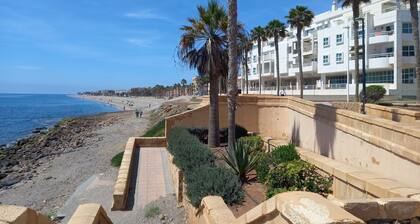Appartement Aqua Serena piscine, à proximité de la plage, de la mer et du golf.