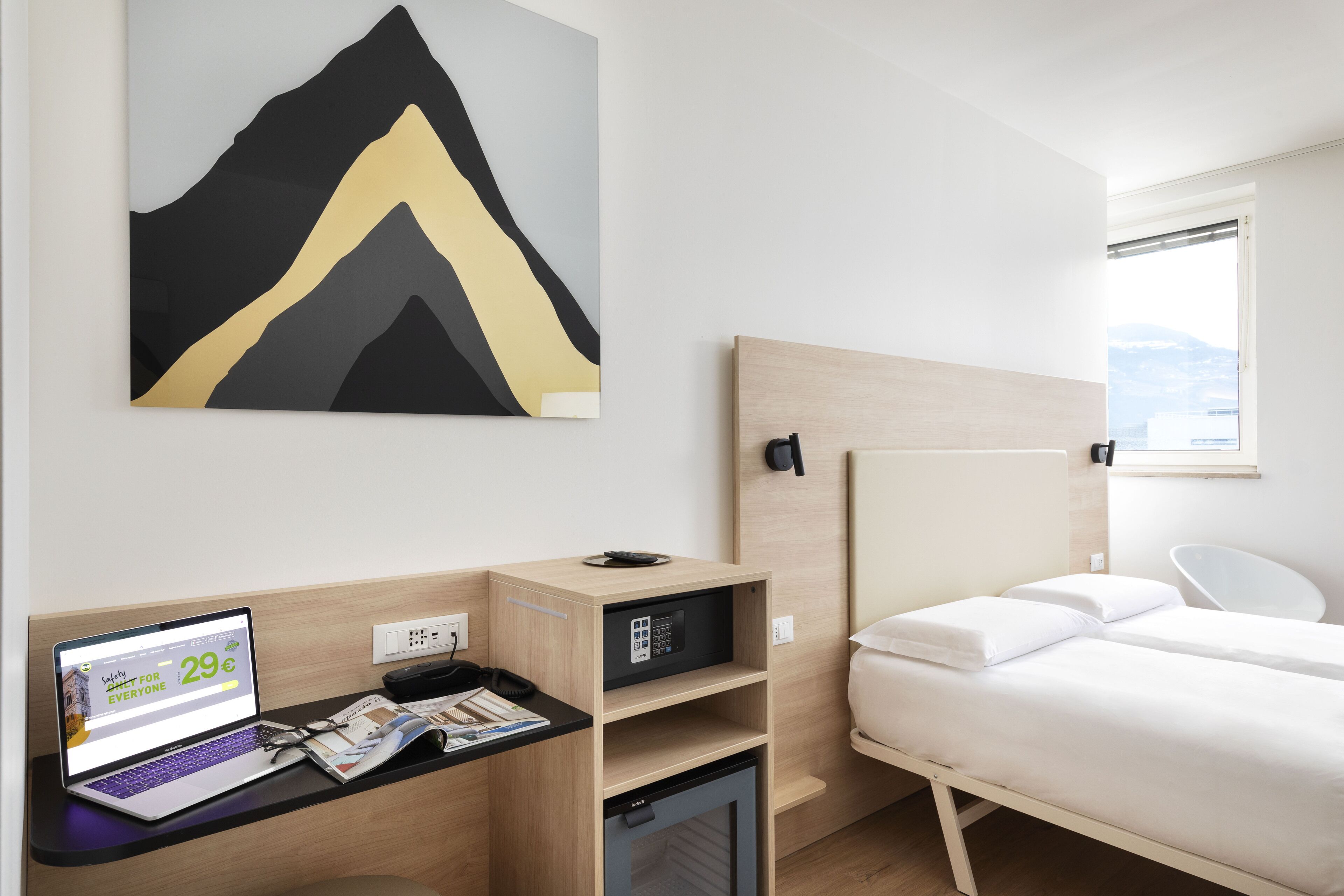 standard twin room, non smoking | 1 bedroom, in-room safe, desk, free cots/infant beds