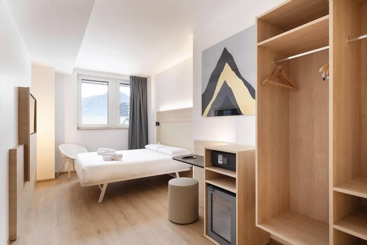 Coffres-forts dans les chambres, bureau, Wi-Fi gratuit, draps fournis