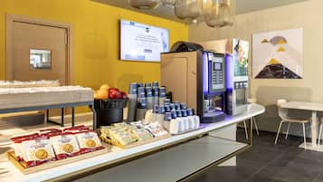 Desayuno buffet diario (EUR 9.50 por persona)