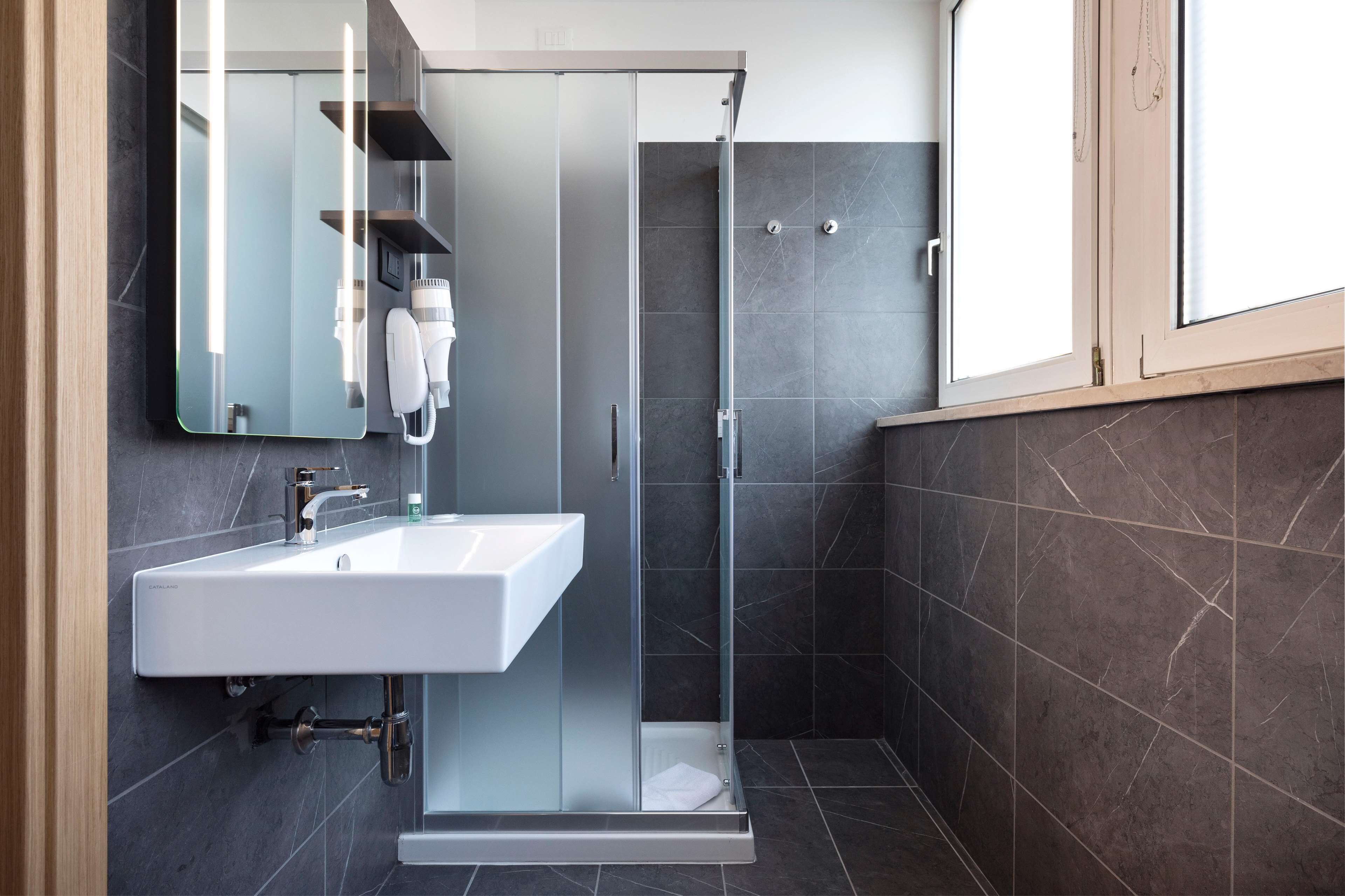 shower, rainfall showerhead, free toiletries, hair dryer