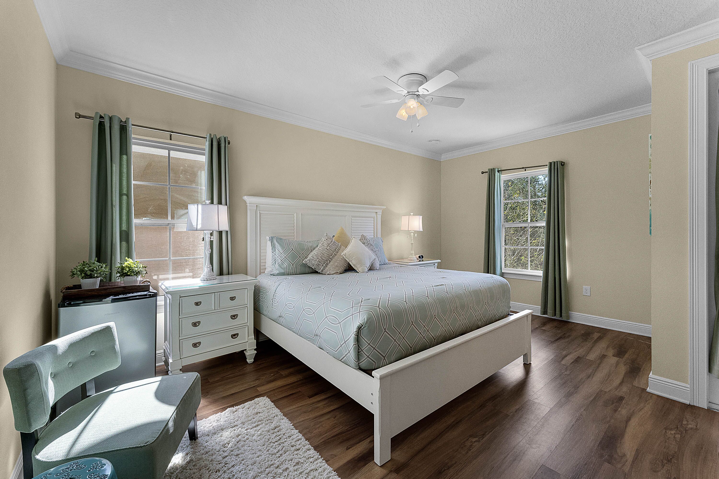 Luxurious pool home with theater 6 miles from Disneyworld