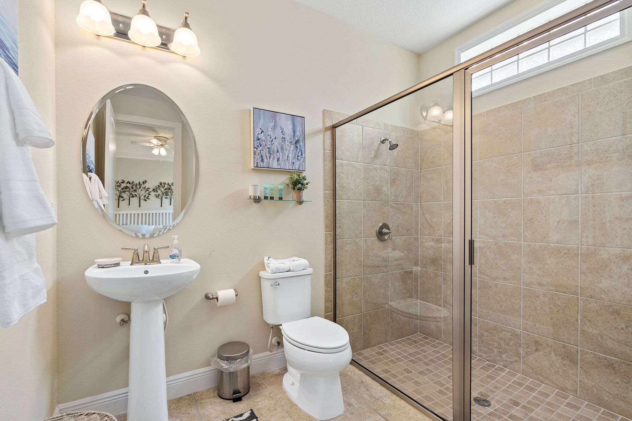 Luxurious pool home with theater 6 miles from Disneyworld