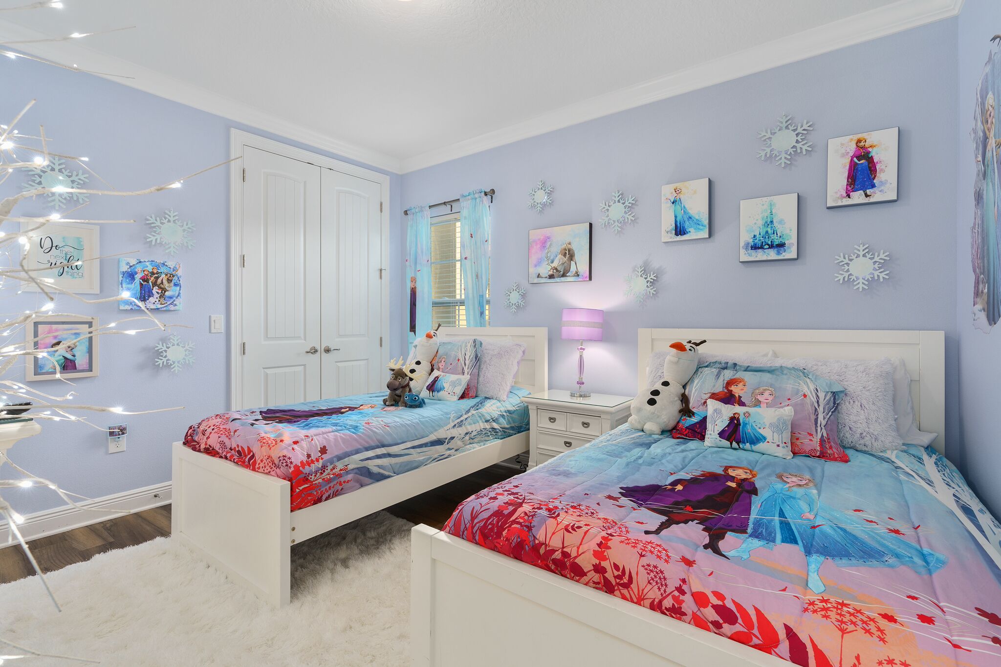 Luxurious pool home with theater 6 miles from Disneyworld