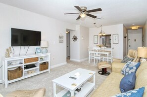 TV, ping pong, books - Condo# 310 Steps away from Siesta Key beach, just across the street. (Sarasota)