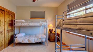 4 chambres, fer et planche à repasser, Wi-Fi gratuit, draps fournis