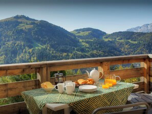 Outdoor dining - Chalet Zamaro - modern ski-in ski-out for 12 in La Clusaz - OVO Network (La Clusaz)