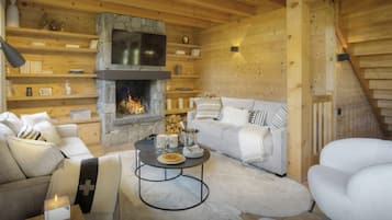 TV, fireplace, stereo
