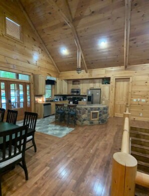 Dining - Blue Ridge Treetop Mtn Luxury Lodge & Gameroom (Morganton)