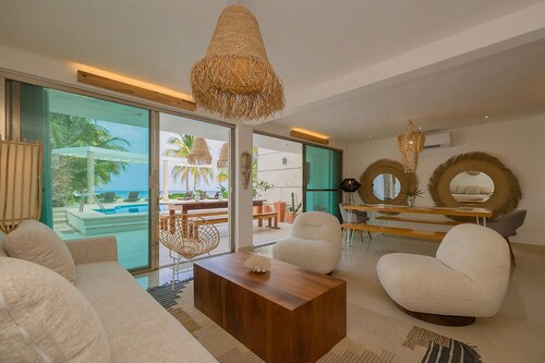 Amazing Beachfront Villa