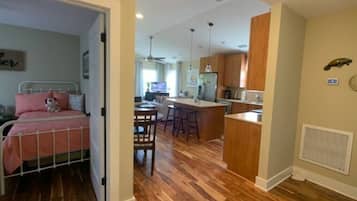 3 bedrooms, iron/ironing board, free WiFi, bed sheets