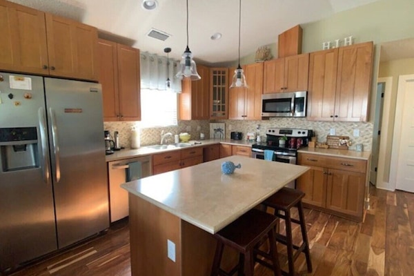 KĂŒhlschrank, Mikrowelle, Ofen, Herdplatte