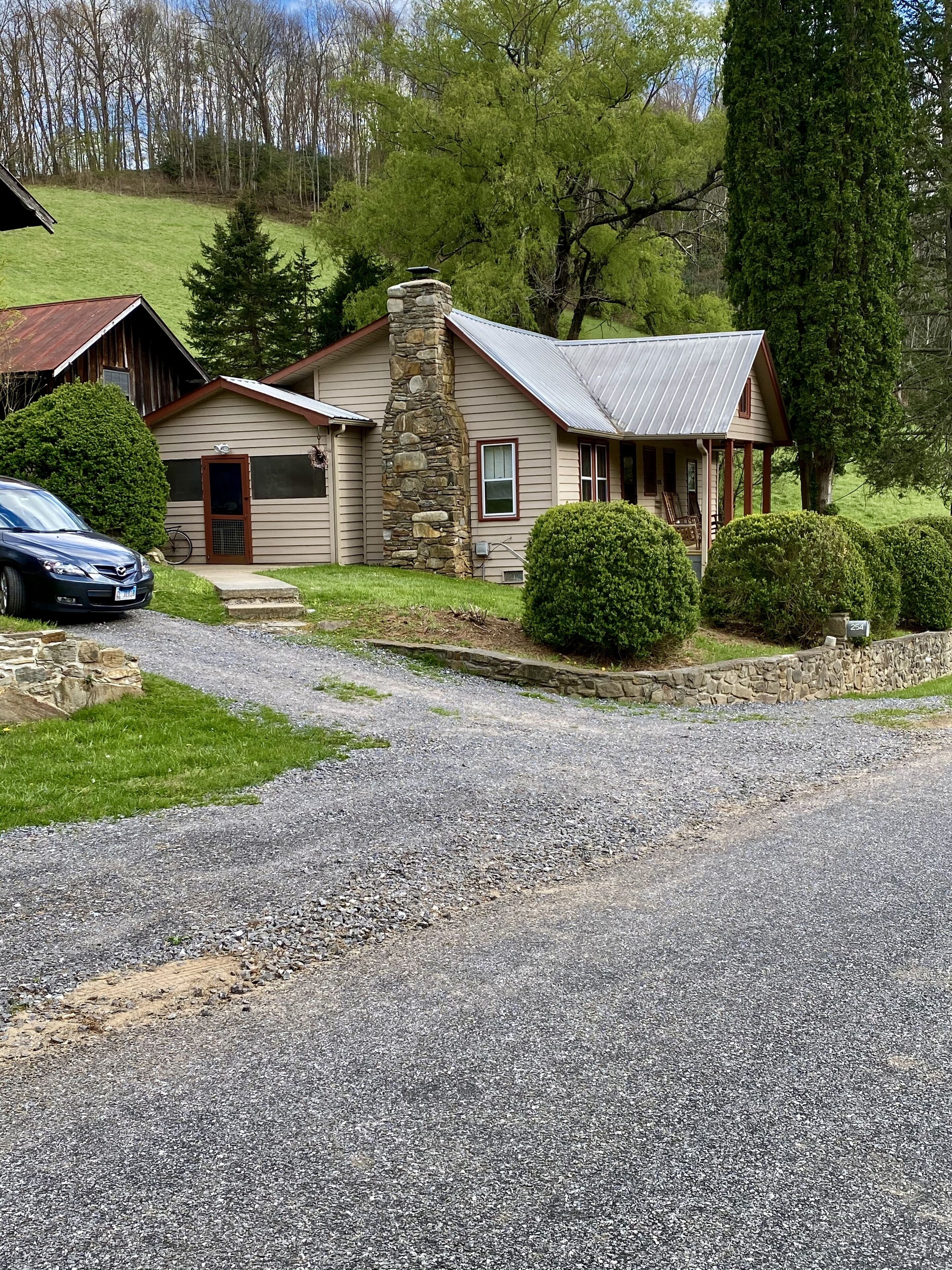 Home on 10 Acres - Easy Access - SUPER CLEAN -  Burnsville - Pensacola