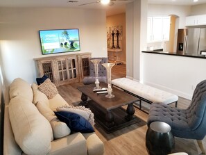 Smart TV, books - Luxury Home 8th Hole Seville G&CC Pool! Upgraded Back & Front Yards 3 Bed/2 Bath (Gilbert)