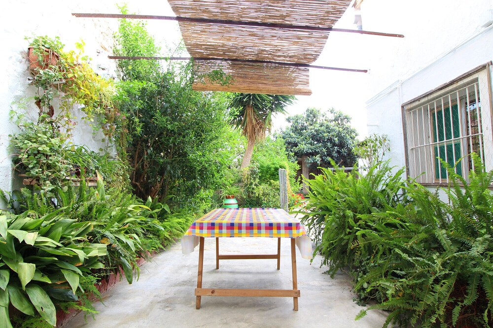Global Properties: Country house in Quartell with charm