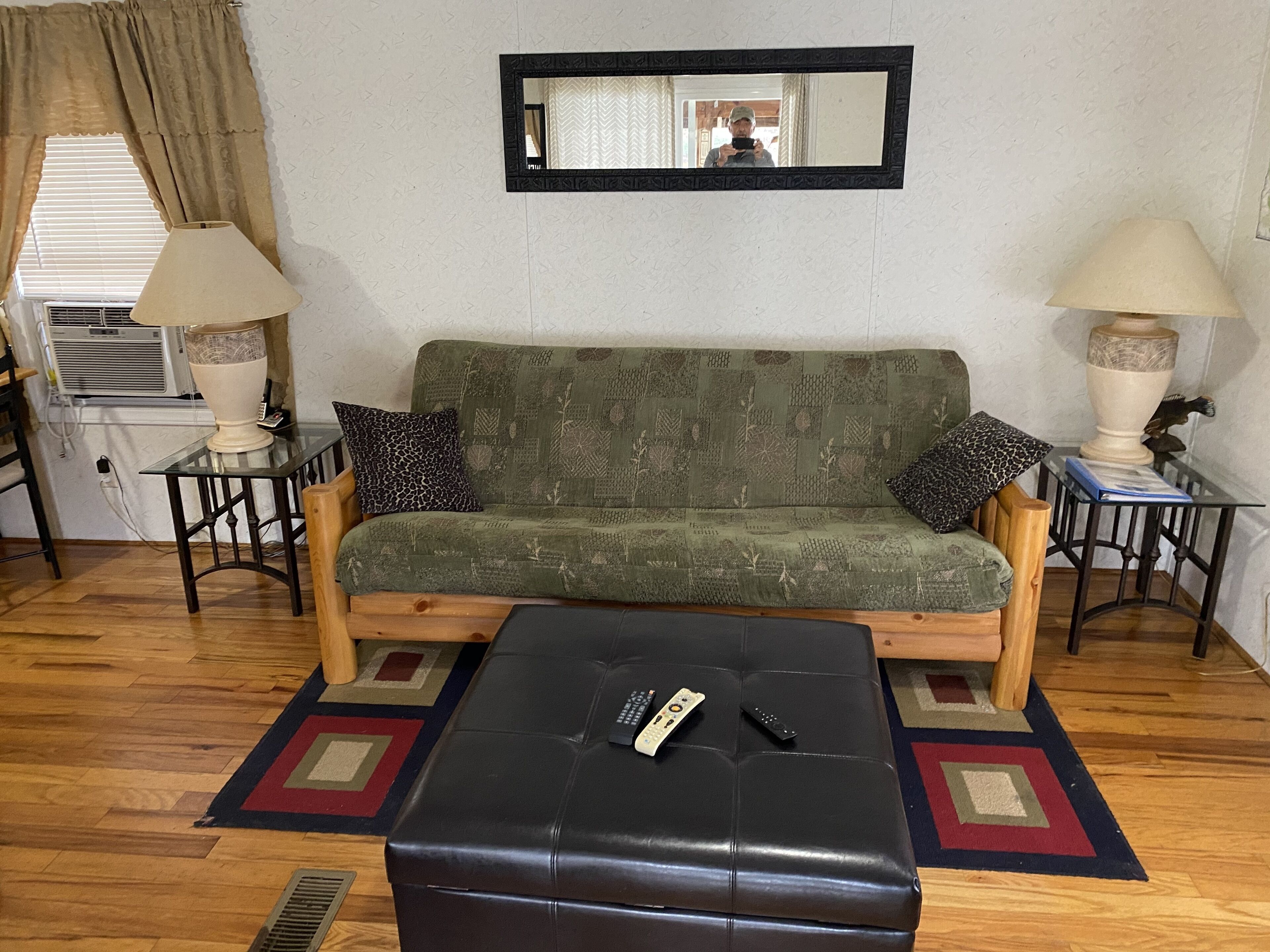 Lakefront Bungalow, hot tub!  Enjoy Canoe, Boatslip, Firepit