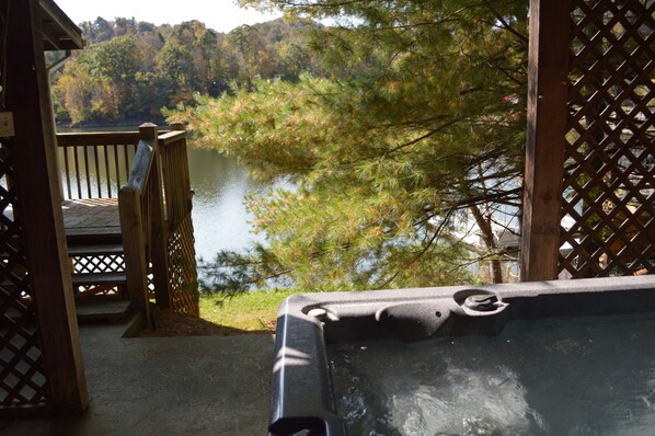 Outdoor spa tub