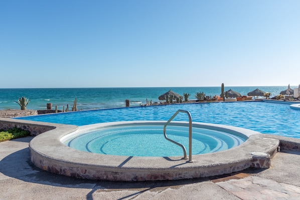 4 piscinas al aire libre