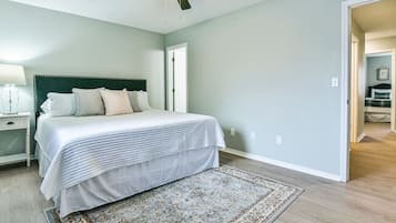 Desk, iron/ironing board, WiFi, bed sheets