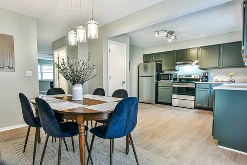 Roomy 3 BR Condo Walkable to IU