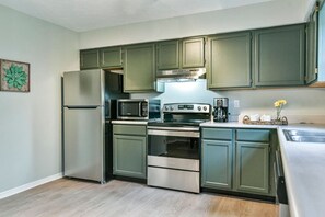 Fridge, microwave, oven, stovetop - Roomy 3 BR Condo Walkable to IU (Bloomington)
