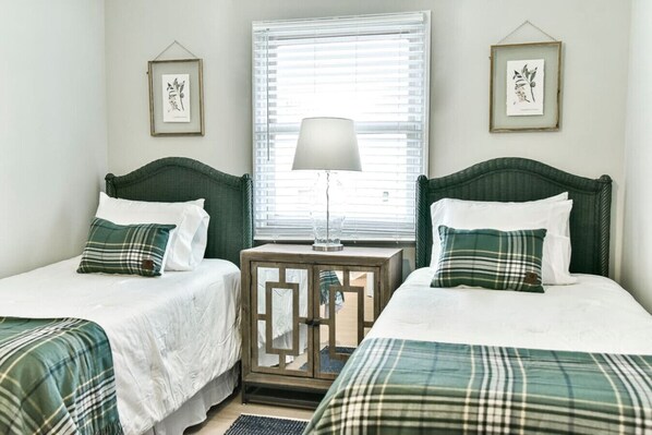 Desk, iron/ironing board, WiFi, bed sheets