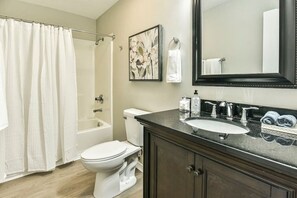 Hair dryer - Roomy 3 BR Condo Walkable to IU (Bloomington)