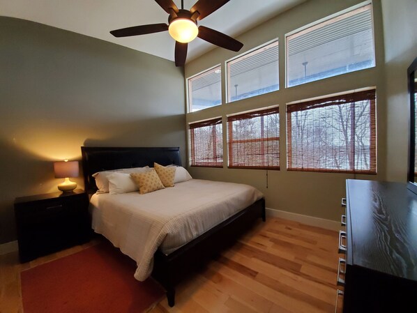 2 habitaciones, tabla de planchar con plancha, wifi y ropa de cama 