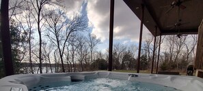 Tina de hidromasaje al aire libre