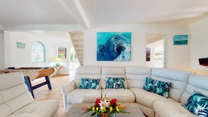 TV, pebolim, mesa de pingue-pongue, aparelho de som