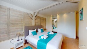 6 bedrooms, desk, soundproofing, iron/ironing board