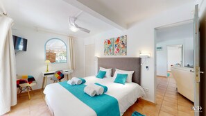 6 bedrooms, desk, soundproofing, iron/ironing board