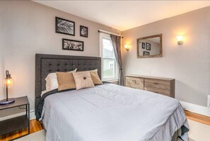 2 slaapkamers, een strijkplank/strijkijzer, wifi, beddengoed