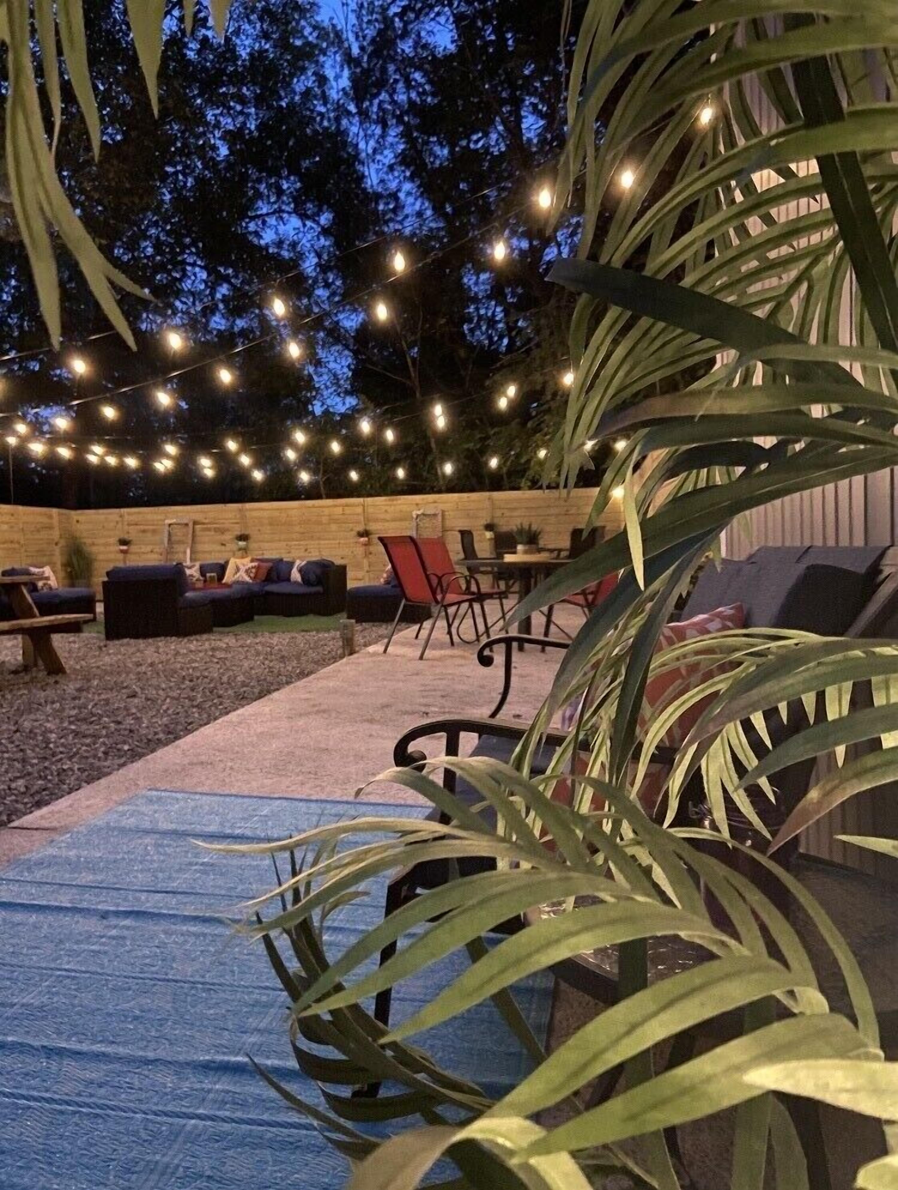 Palm Paradise- by Downtown, I-40 & Lake. Wooded view 