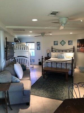 4 bedrooms, free WiFi, bed sheets