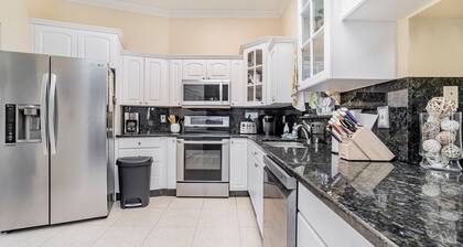 Oasis Heated Pool in the Heart of Equestrian Wellington