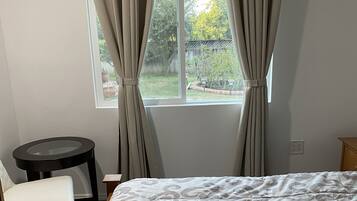 1 bedroom, desk, iron/ironing board, free WiFi