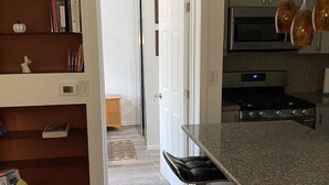Kaffetrakter/tekoker, kjøleskap, mikrobølgeovn og ovn