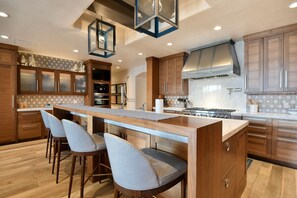 Condo (Silver Strike #602 - 4 Bed + Den) | Private kitchen