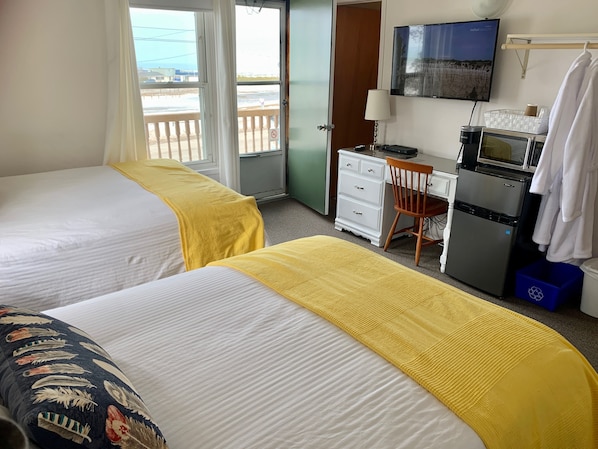 Desk, iron/ironing board, free WiFi - 201 - Executive Rm Lake View- Balcony 2 DBL (Port Elgin)